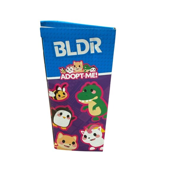 BLDR Adopt Me! Coffee Shop Interior with Queen Bee Building Set - Picture 5 of 7